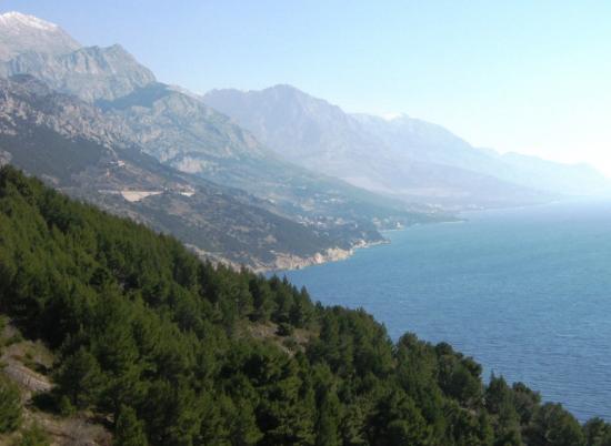 A tenger Donja Brela-nal